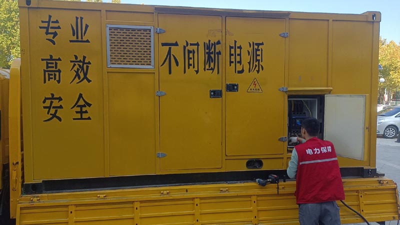 德江柴油发电机组和UPS电源配合使用时，如何避免切换过程中的电力中断？